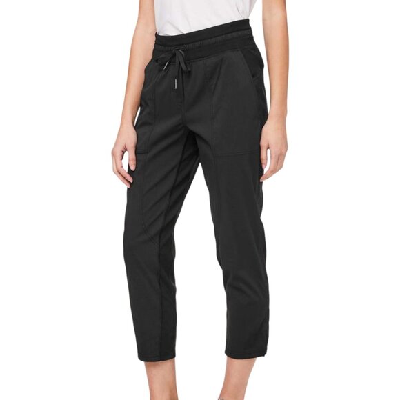 Lululemon Dance Studio Crop size 4 *EUC - Picture 1 of 13